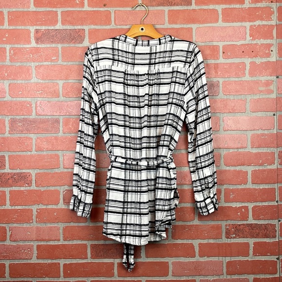 By Anthropologie Black and White Plaid Linen Blend Button Down Tunic Blouse 14 - Picture 7 of 9